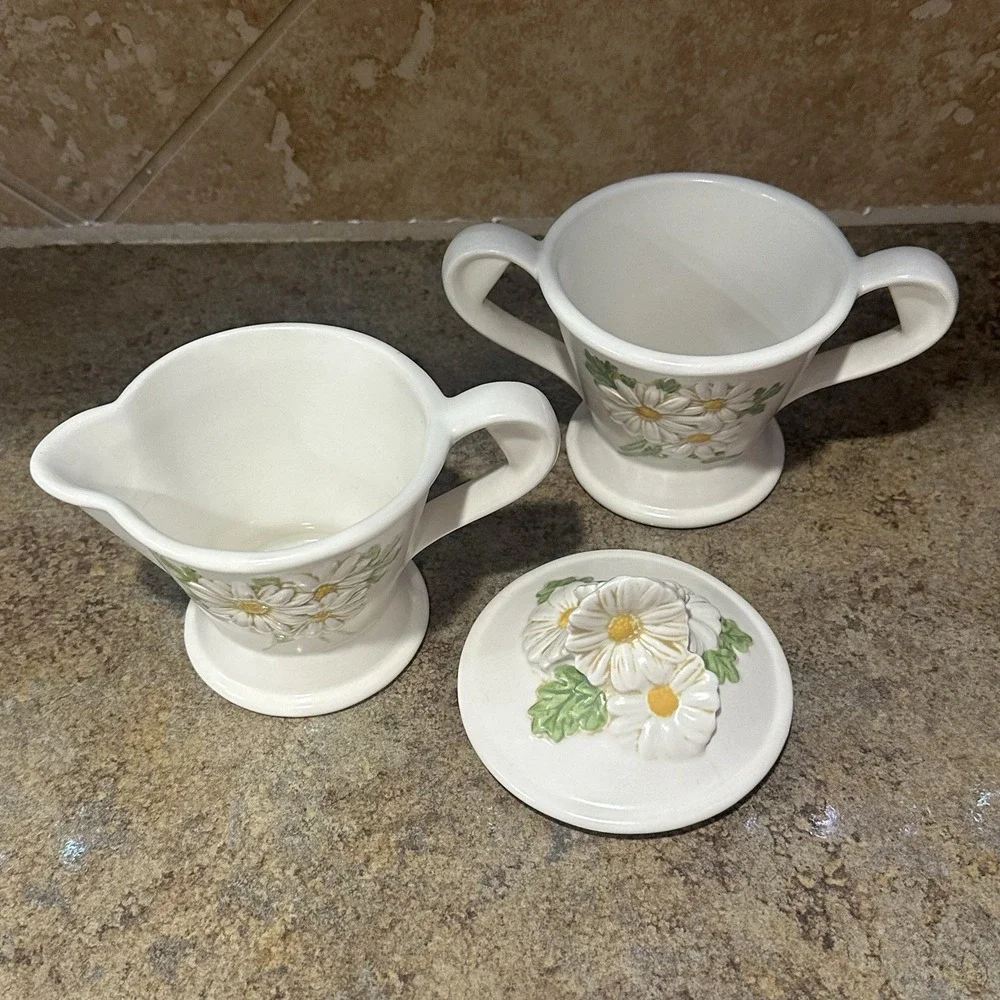 Vintage 1960's Poppytrail Metlox Sculptured Daisy Creamer & Sugar Bowl Set